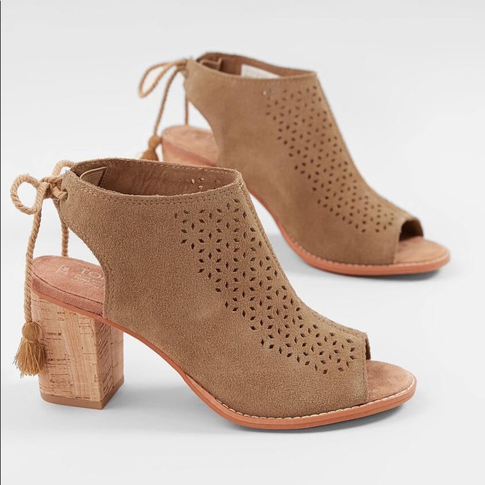 NWT TOMS Elba Toffee Suede Sandals